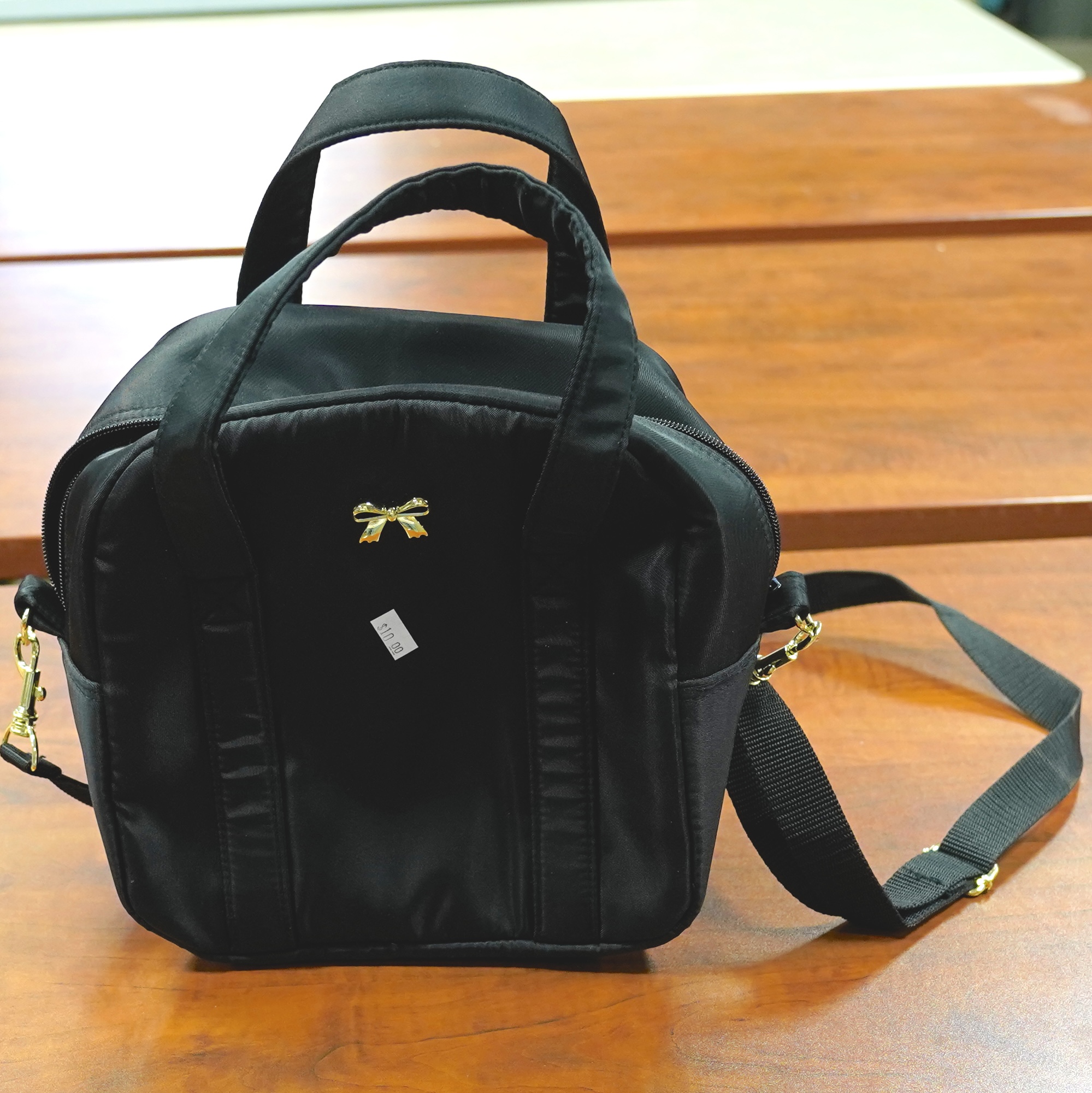 This insulated bag's got snacks covered for fall picnics made easy.