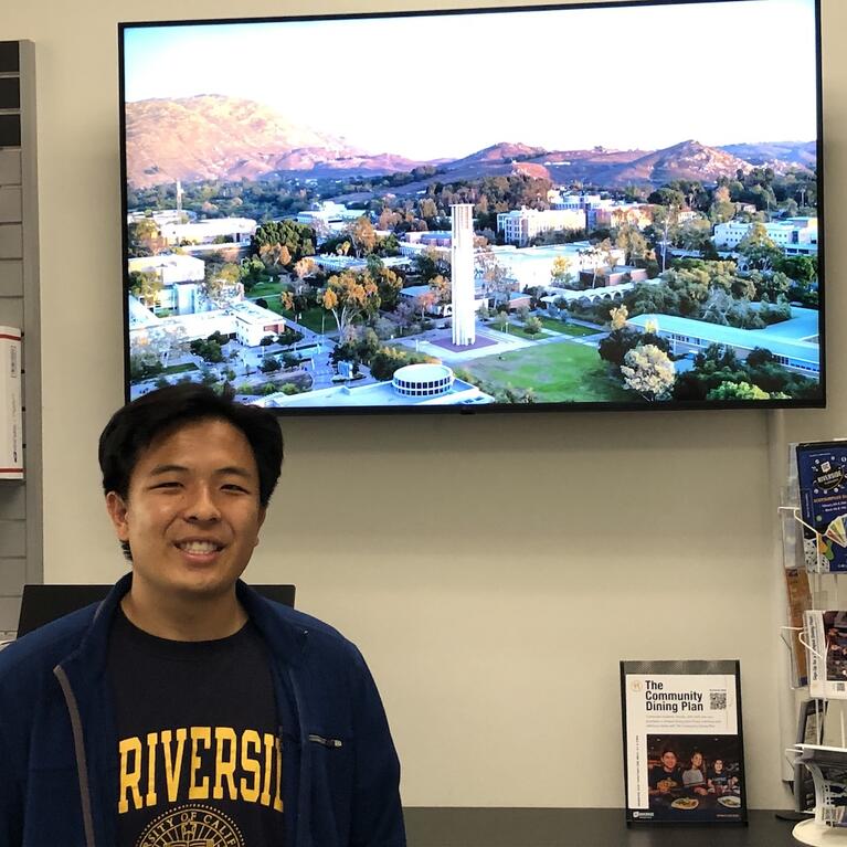 2024 R'Card Photo Contest Winner Aronne Chan with his winning picture.